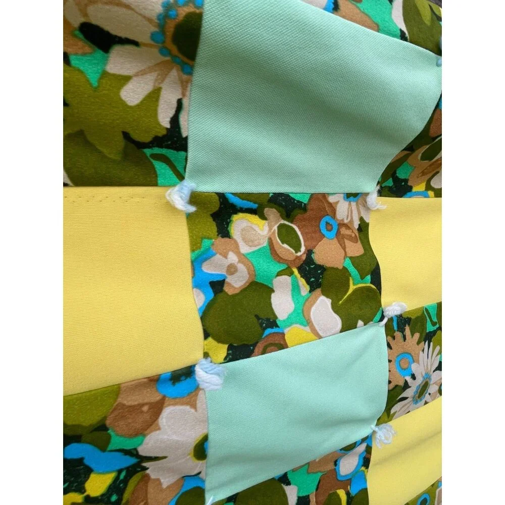 Vintage 1960s Groovy Floral Patchwork Tied Quilt 75x68" - Picture 9 of 16